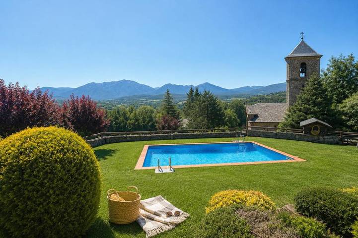 Casa rural con piscina para 8 personas, con Balcón y Terraza además de Jardín y Piscina en Cerdanya