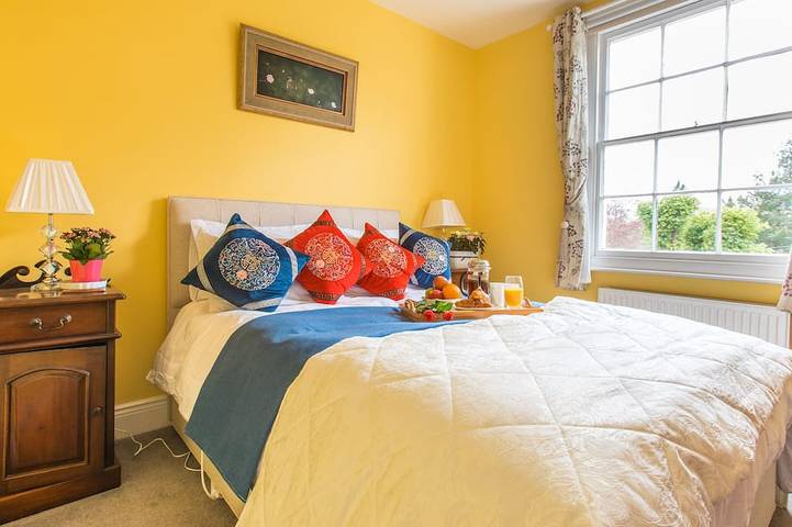 Ganze Wohnung, Schöne und geräumige Regency Wohnung im Zentrum von Cheltenham, kostenlose Parkplätze in Cheltenham, Gloucestershire