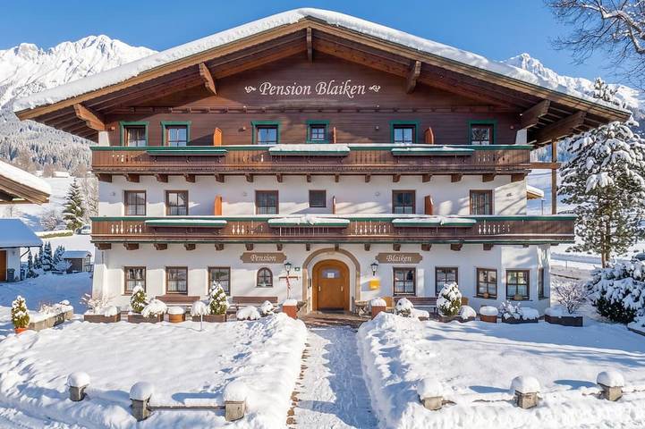 Bauernhof für 26 Personen, mit Balkon und Garten in Scheffau am Wilden Kaiser