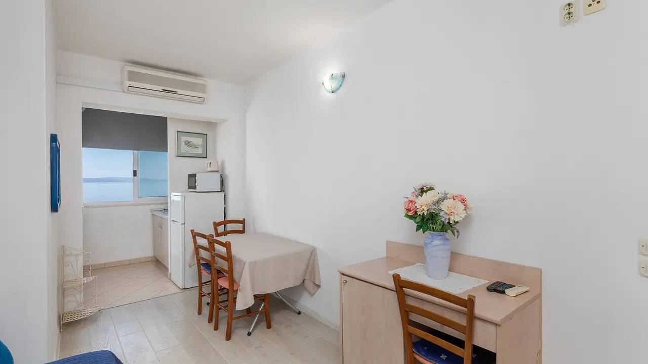 Cały apartament wypoczynkowy, Apartament wakacyjny dla 3 osób z taras in Drašnice, Riwiera Makarska
