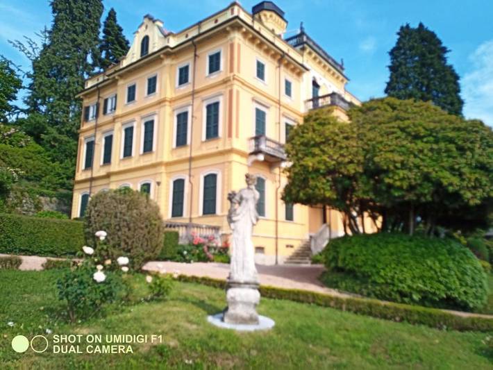 Ferienwohnung für 2 Personen, mit Balkon und Garten sowie Seeblick und Ausblick