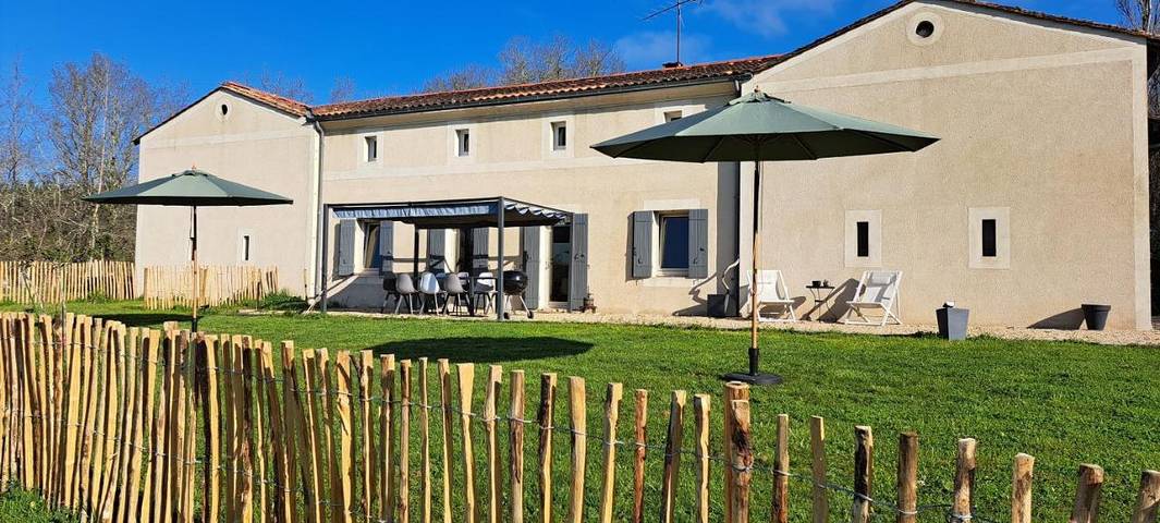 Location de vacances pour 3 personnes, avec jardin et vue ainsi que piscine et vue sur le lac, animaux acceptés à Montazeau - 4
