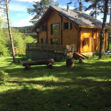 Maison de campagne pour 14 personnes, avec vue ainsi que jardin et terrasse à Saint-Sauveur-Camprieu