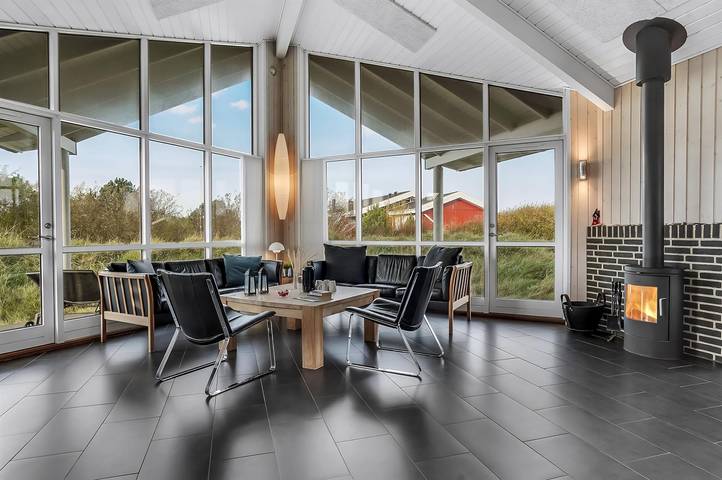 Stunning home in Hirtshals w/ Sauna, 4 Bedrooms and WiFi in Hirtshals region, Tannisbucht