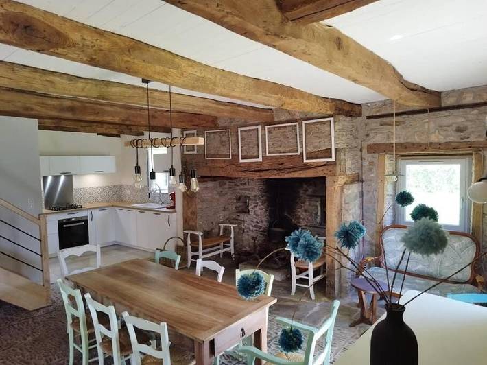 Location de vacances pour 8 personnes, avec terrasse ainsi que vue et jardin à Aubazines - 2