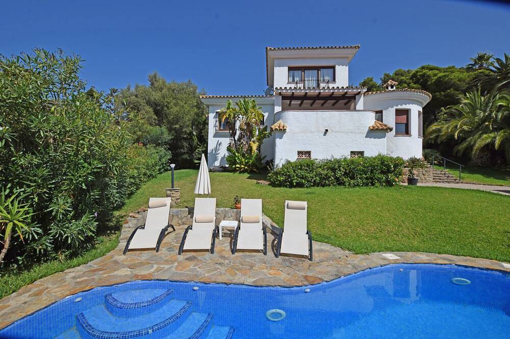 Precioso y acogedor Chalet con piscina, ideal para una familia. 6 Pax. in Playa de los Alemanes, Tarifa