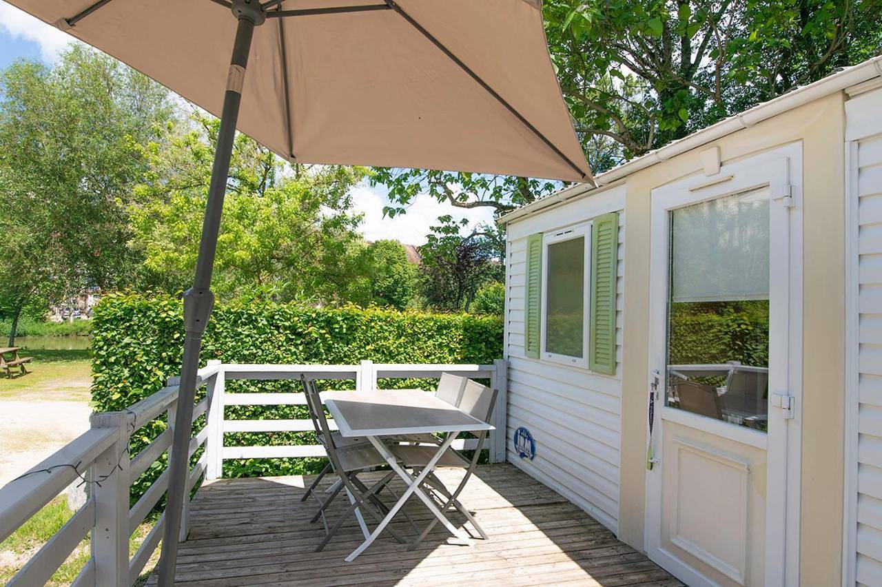 Camping Onlycamp La Colombière in Pesmes, Haute-Saône
