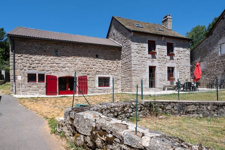 Gîte pour 8 personnes, avec Terrasse ainsi que Jardin et Vue