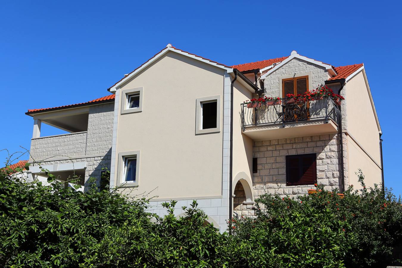 Ganze Wohnung, 3-Zimmer-Ferienwohnung mit Terrasse und Meerblick Supetar, Brac A-13165-b in Supetar, Brac