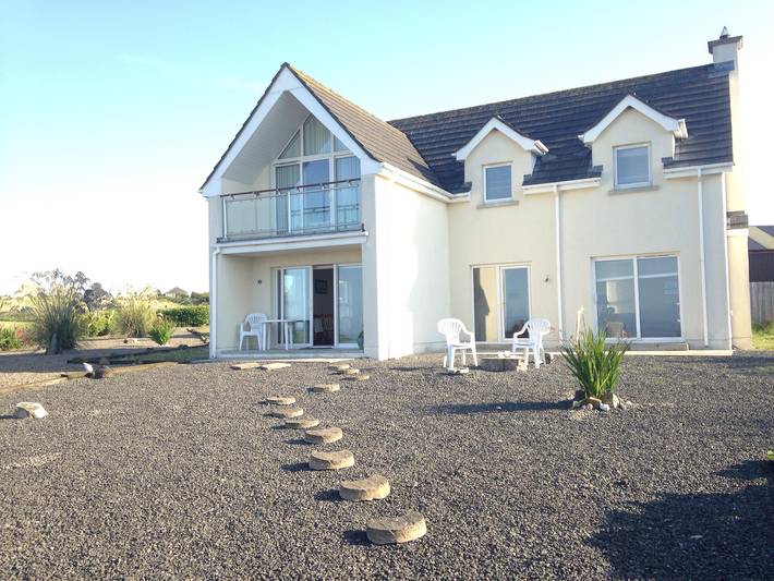Holiday rental for 6 people, with ocean view and garden, child-friendly in County Antrim