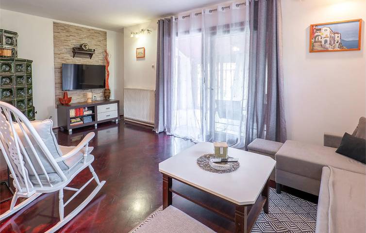 Geräumige 200 m² große Wohnung mit Pool in der Nähe des Stadtzentrums von Karlovac in Karlovac, Karlovac und Umgebung