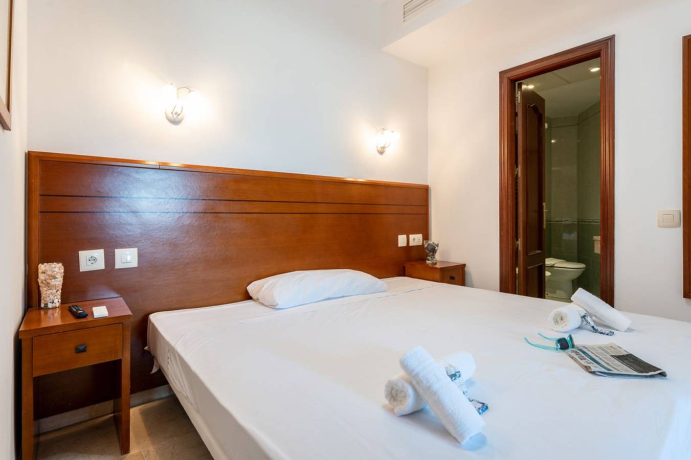Apartamento entero, Ct 240 - Beachfront Apartment -Don Juan Manilva in La Chullera, Manilva
