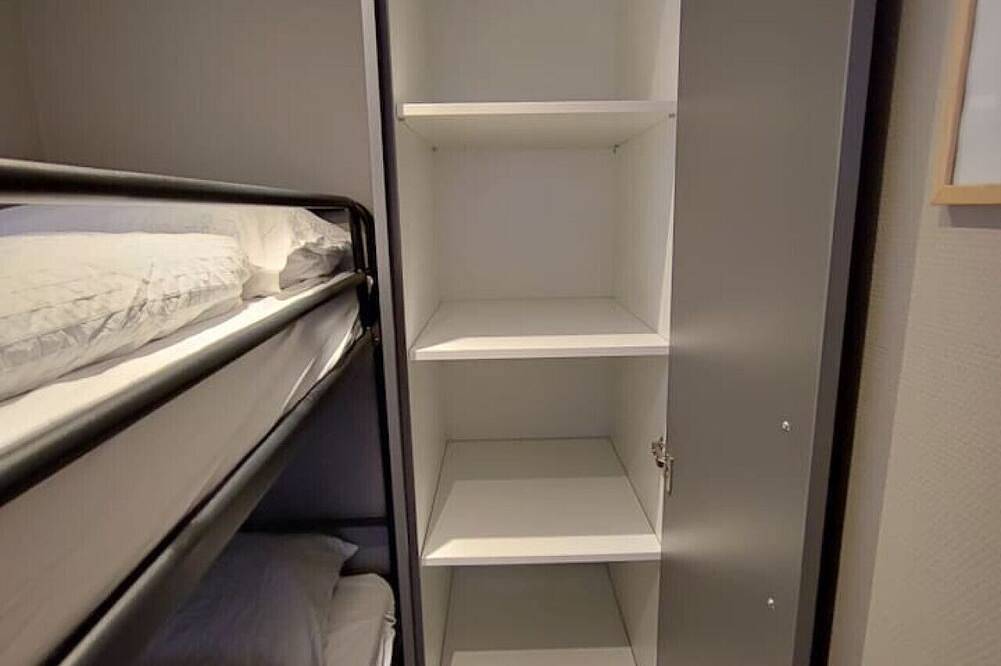 Houseboat with Rooftop Terrace. Close to Ams. in Vinkeveen, Groene Hart