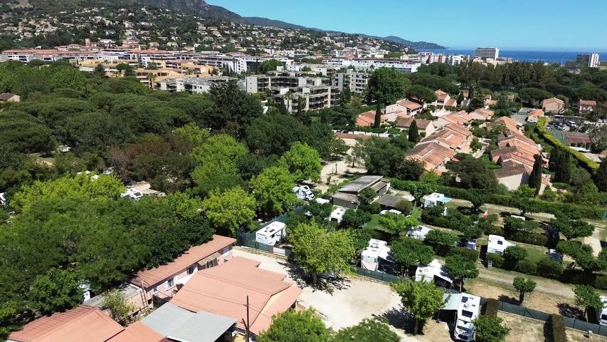 Camping pour 4 personnes, avec Terrasse