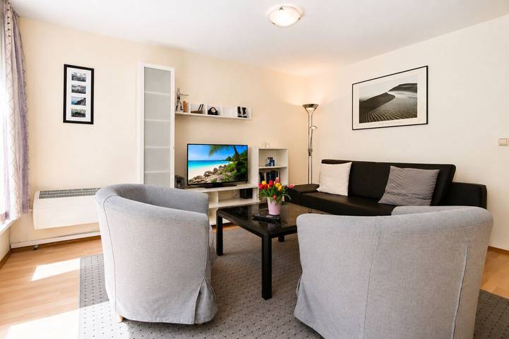 Erholung pur – Charmante 45m² Ferienwohnung für zwei mit Terrasse nahe der Ostsee in Warnemünde Strand, Rostock