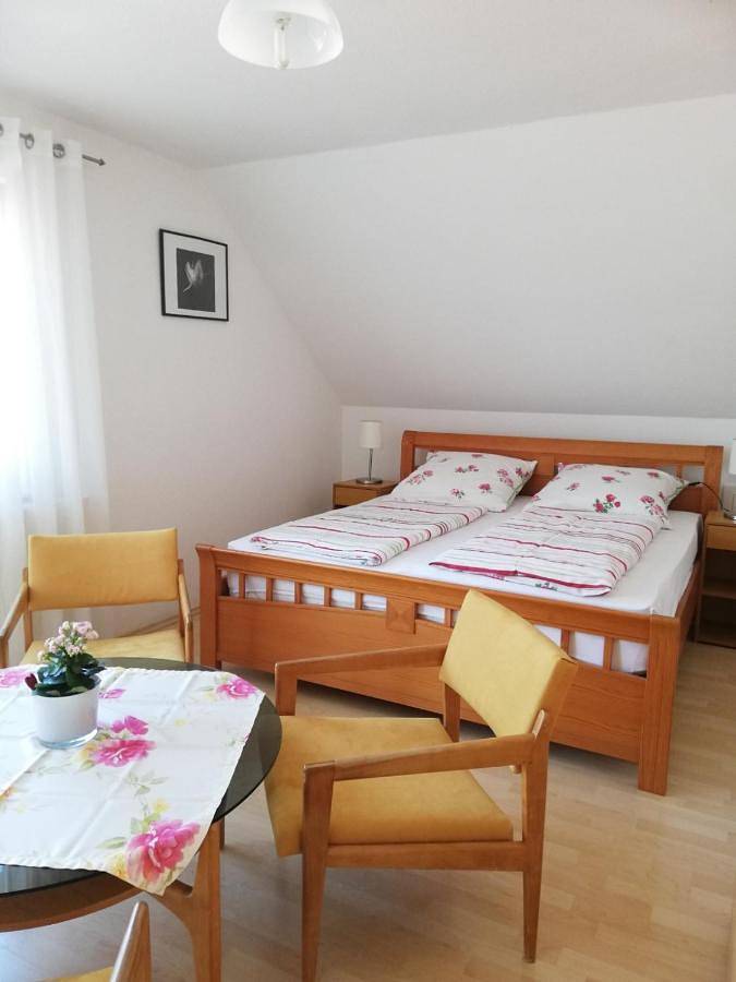 Ganze Wohnung, Ferienwohnung am Bodensee mit 3 Schlafzimmer über 2 Etage mit kleine Balkon bis 6 Personen in Hödingen, Überlingen