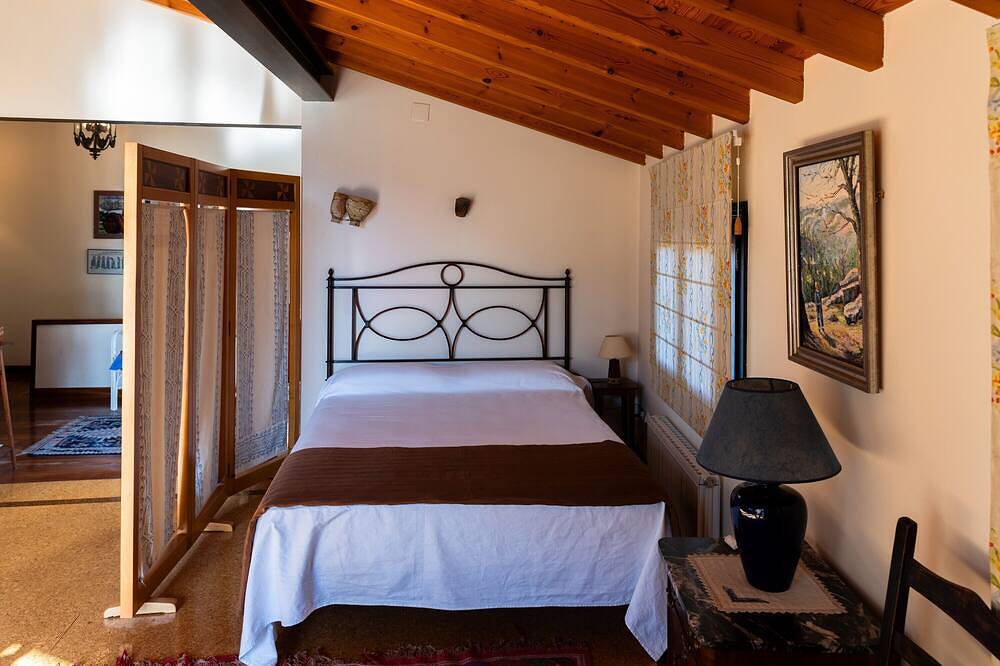 Casa rural 'Baigorrietxea' con terraza privada y balcón in Villabuena de Álava, Rioja Alavesa