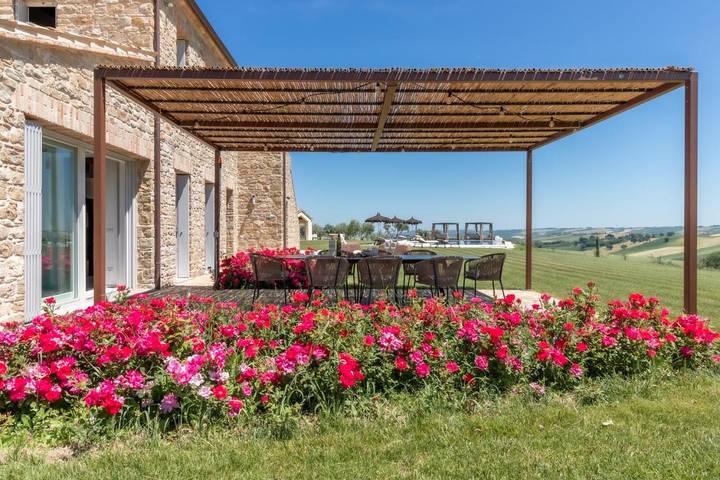 Location de vacances pour 10 personnes, avec vue ainsi que piscine et jardin à Cingoli - 2
