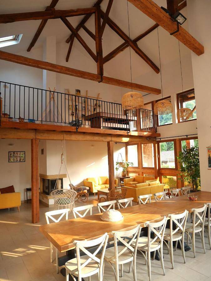 Gîte pour 14 personnes, avec jardin et vue, animaux acceptés à Milhas