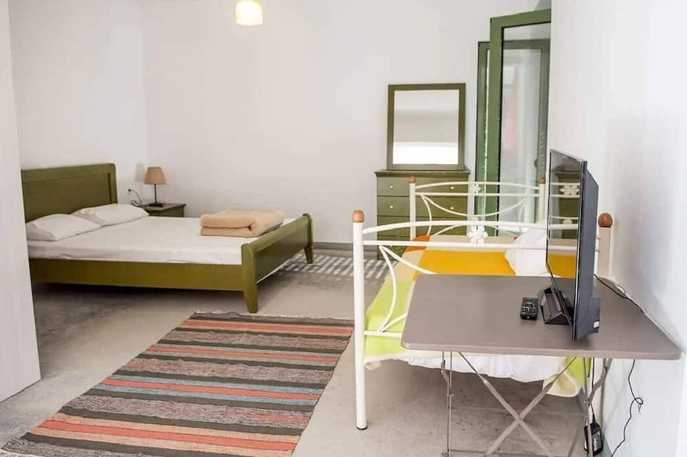 Geheel appartement, Harakas modern villa apartment with all commodities in preserved South Crete in Agia Galini, Rethymno en omgeving