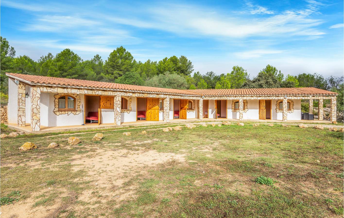 Appartement au bord de la piscine avec parking, climatisation et WiFi in La Riera de Gaià, Costa Dorada
