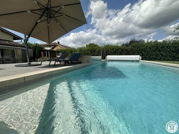 Gîte pour 5 personnes, avec terrasse et piscine dans l' Ain