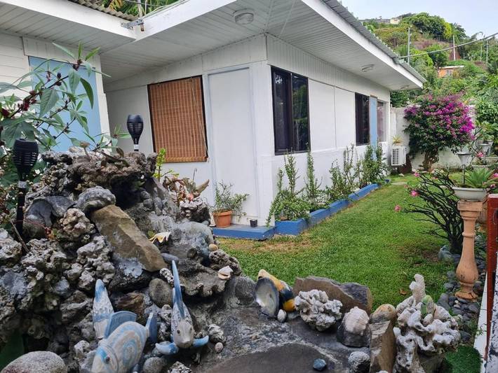 Location de vacances pour 2 personnes, avec vue ainsi que jardin et piscine dans Mahina - 2