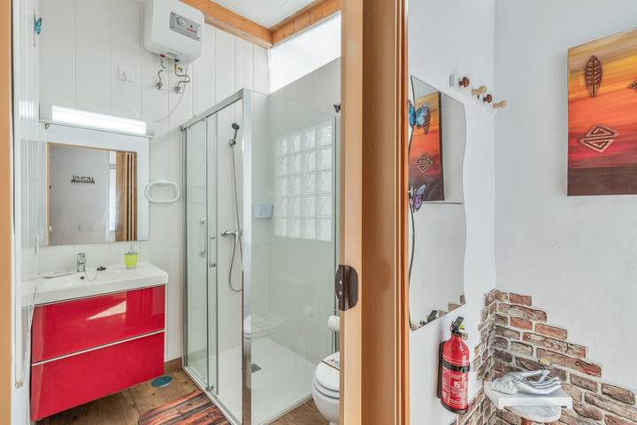 Estudio entero, Estudio vacacional 'La Brisa Loft' con vistas a la montaña, terraza privada y Wi-Fi in Carrizal, Ingenio