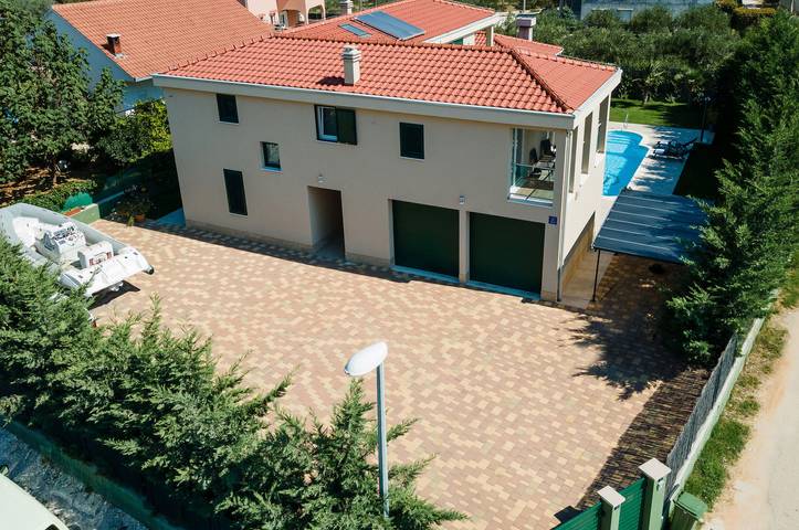 Villa pour 9 personnes, avec piscine ainsi que balcon et jardin à Trogir - 3