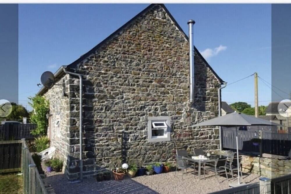 Attractive cottages in a quiet hamlet, close to beautiful sandy beaches in Plurien, Côte d’Émeraude