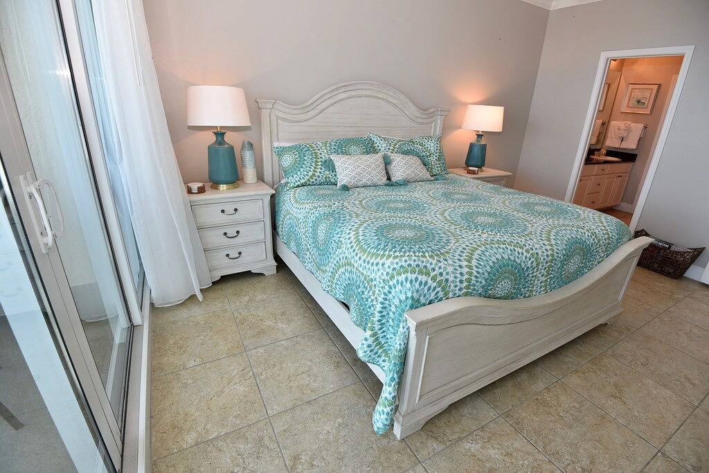 Entire apartment, San Carlos 1201 ~ Stunning beach front condo ~ Corner Balcony in Gulf Shores, Mobile Bay