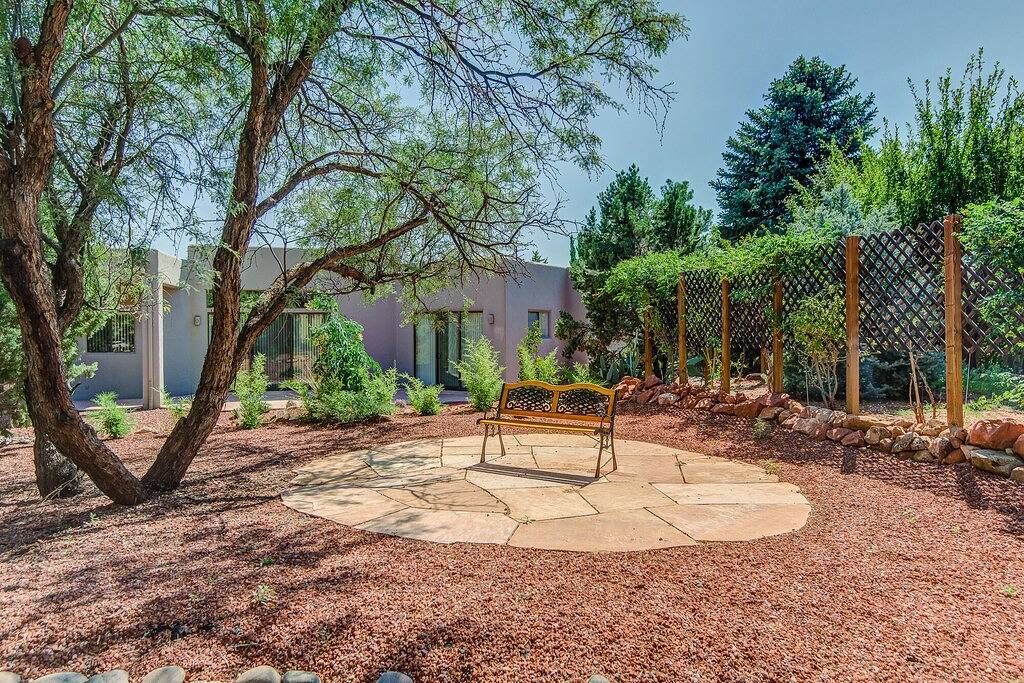 Experience luxury at Sedona La Belle Maison: 3Br, 2Ba home with stunning red rock views. in Sedona, Oak Creek Canyon