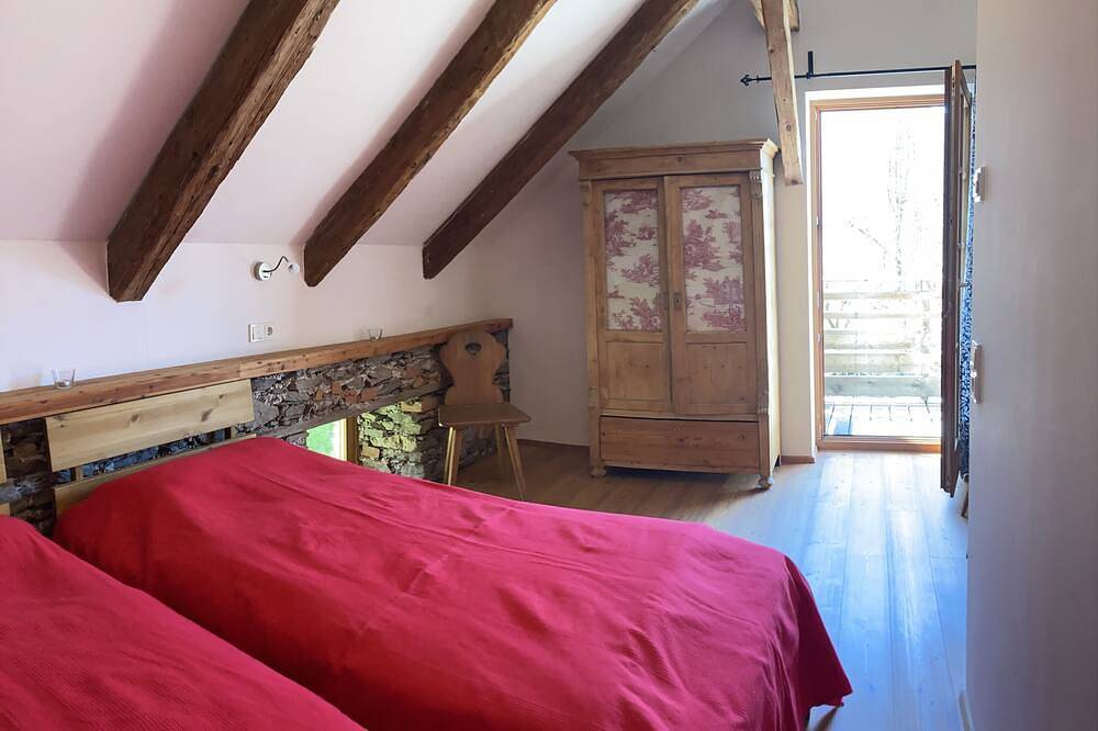 Ganze Wohnung, Stilvolle Ferienwohnung in altem Bauernhaus - Südblick in Gailtaler Alpen, Kirchbach
