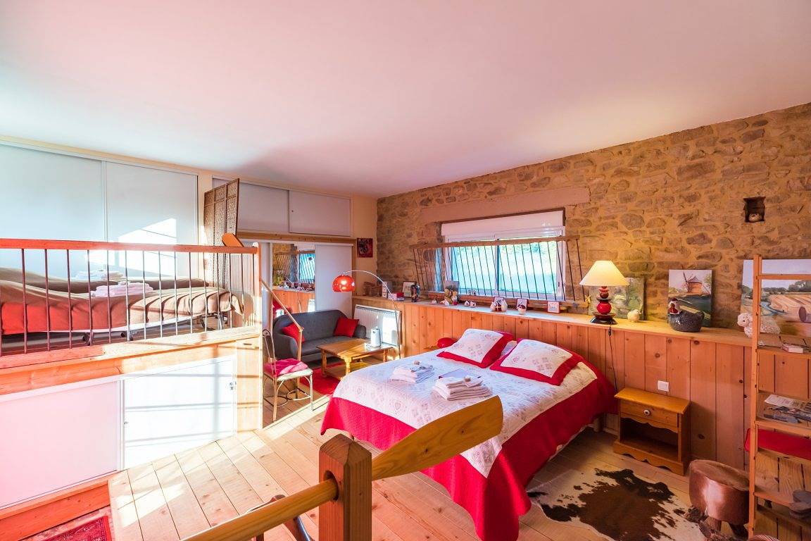 Appartement entier, Appart' indépendant en maison d'hôtes, piscine intérieure + spa in Tonquédec, Région de Lannion