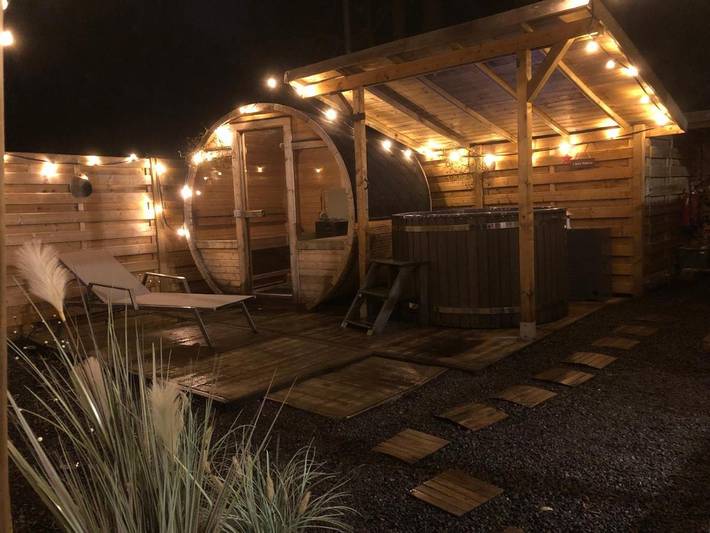 Ferienhaus für 2 Personen, mit Balkon und Whirlpool sowie Terrasse und Garten in Geel
