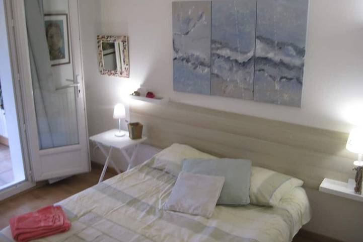 Casa con jardín tranquila hermosa zona verde central de 3 millones<br>mercado de 800m in La Rochelle, Región de La Rochelle