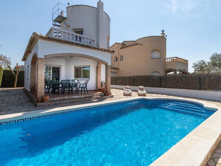Villa for 6 people, with pool and garden as well as terrace, with pets - 1