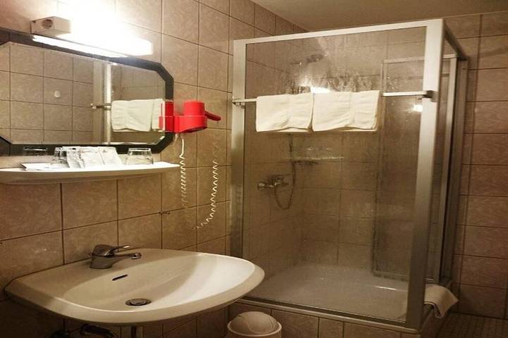 Doppelzimmer - Hotel-Restaurant-Café Goldbächel in Wachenheim, Pfälzer Rheinebene