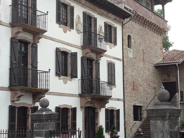 Casa de huéspuedes para 2 personas, con jardín además de balcón y vistas en Pirineos