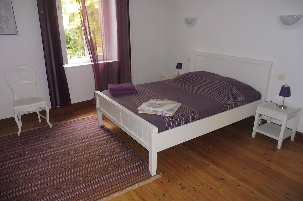 Grande maison de 300 m2 au pied de la Montagne Noire. in Labruguière, Région de Castres