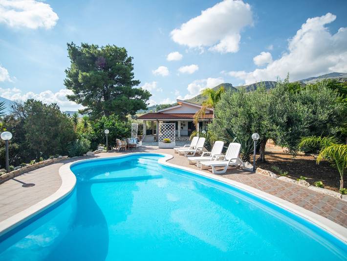 Location de vacances pour 6 personnes, avec Terrasse ainsi que Jardin et Piscine à Scopello - 3