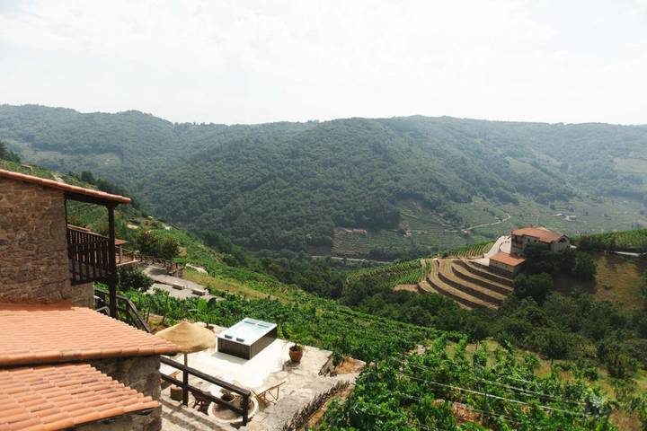 Casa rural para 4 personas, con Balcón y Jacuzzi además de Terraza y Jardín en Comarca de Chantada