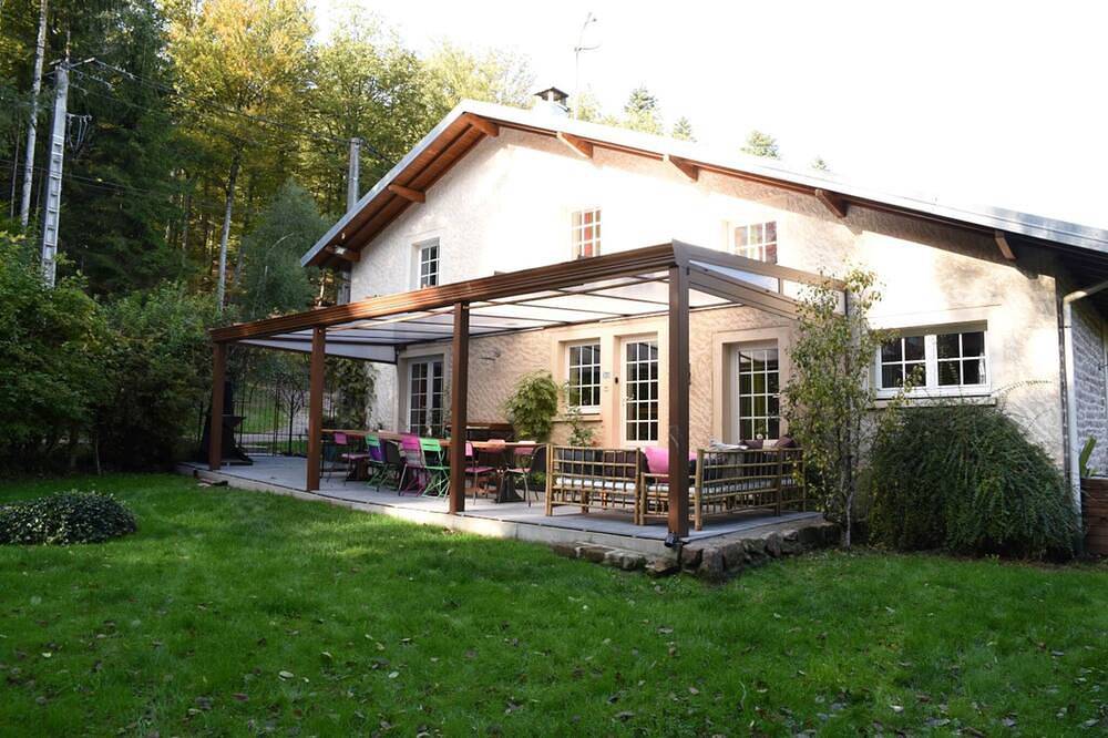 Apartamento entero, Casa grande 14 personas 3 orejas de 5 minutos del centro de Epinal in Épinal, Región de Épinal