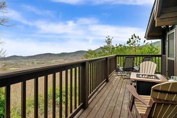 Log Cabin for 6 Guests in Wears Valley, Sevier County, Picture 3