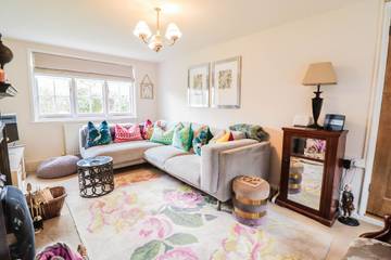 Vacation Rental for 4 Guests in Rivenhall, Essex, Picture 1