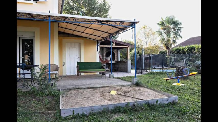 Location de vacances pour 12 personnes, avec piscine ainsi que terrasse et jardin à Saint-Marcel (Saône-et-Loire) - 4
