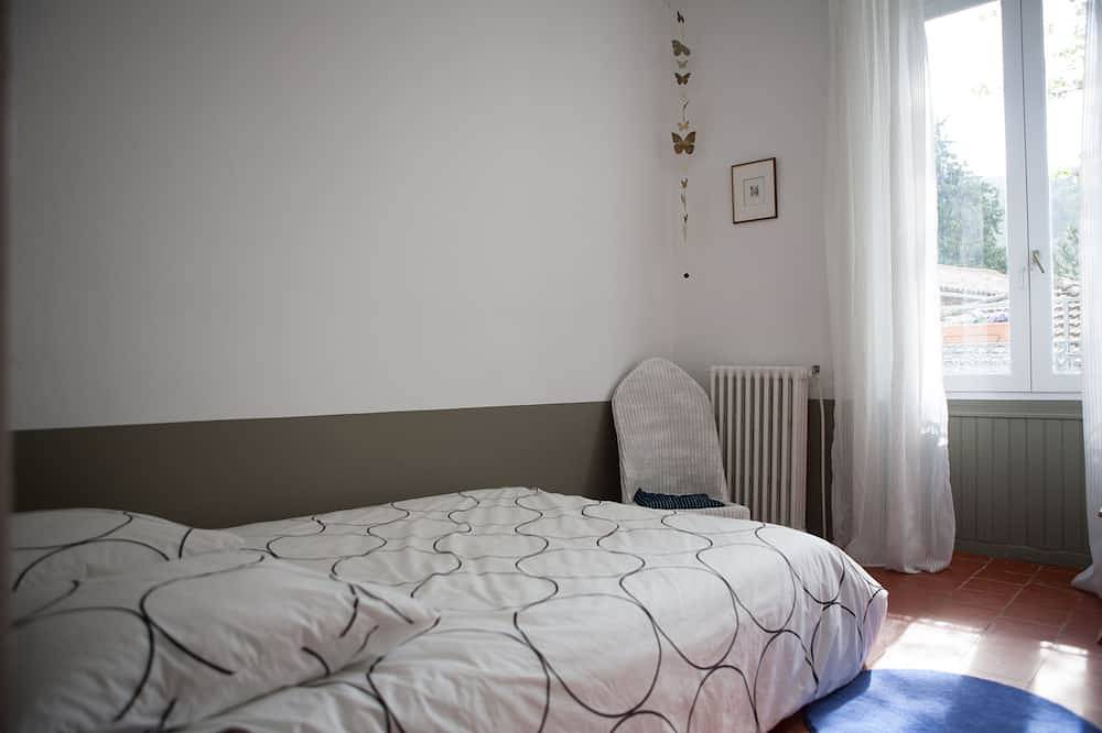 Ganze Wohnung, Großer ruhiger Garten am Fluss im Zentrum des Dorfes in Lodève, Lodève und Umgebung