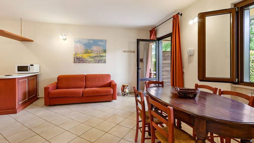 Appartamento per 2 persone, con giardino e idromassaggio nonché piscina e sauna, con animali domestici in Sorano