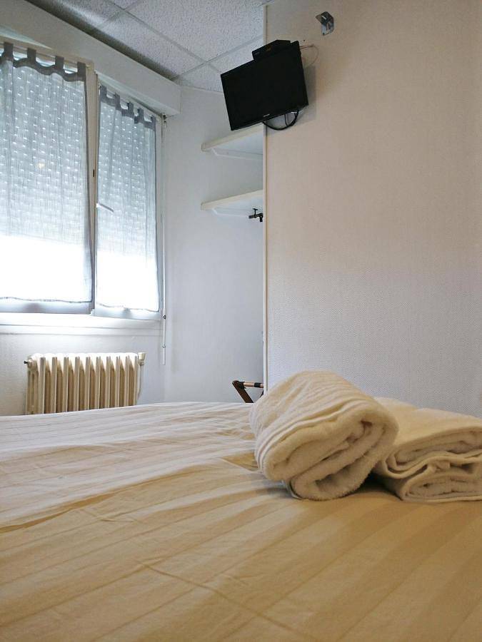Twin Room with Garden View in Bourg-et-Comin, Aisne