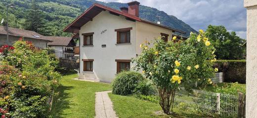 Gîte pour 2 personnes, avec jardin à Aigueblanche